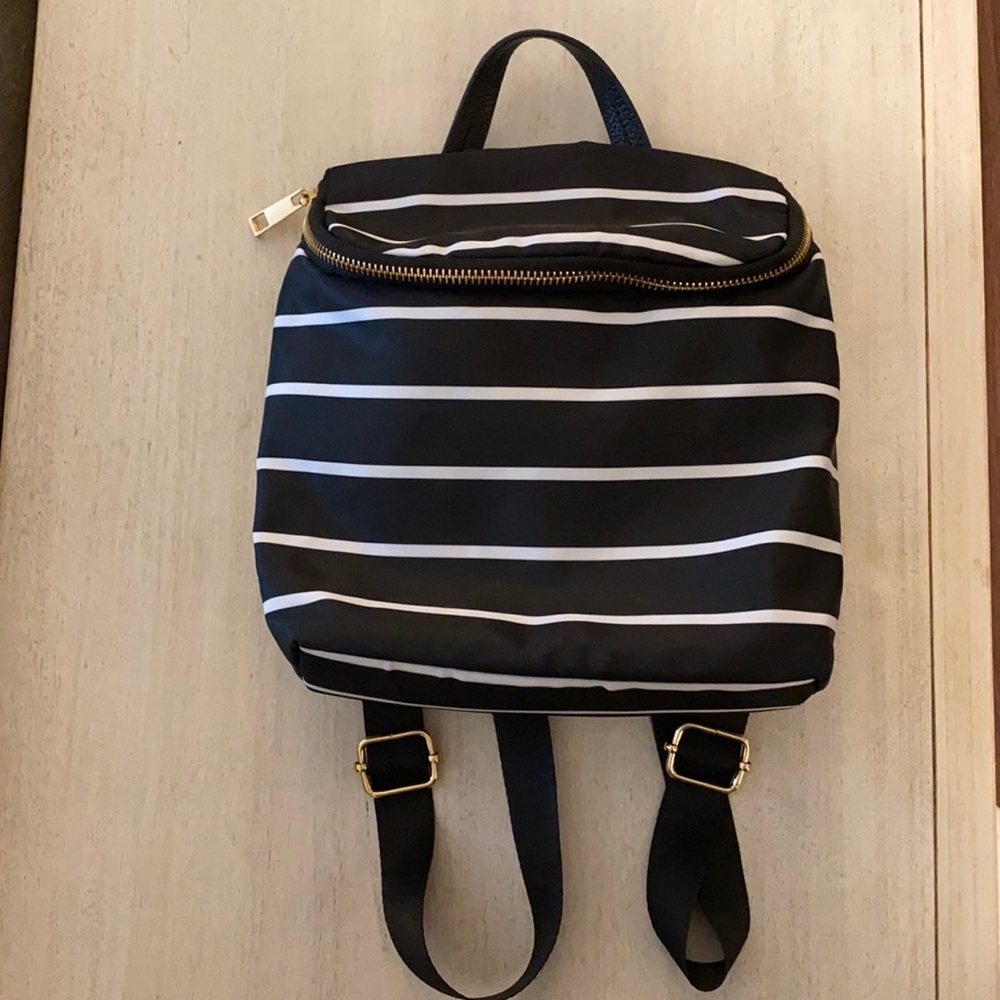 Adjustable strap little backpack